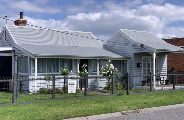 La maison classée patrimoine de la mer est à distance de marche de tout ce que Tooradin offre.