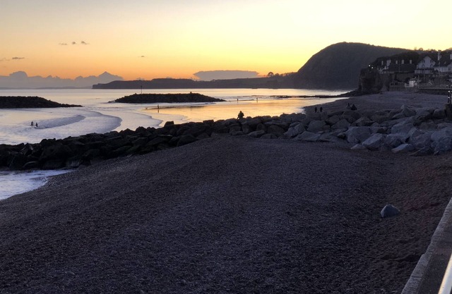 Central 4 Bedroom Seaside House with Free Parking