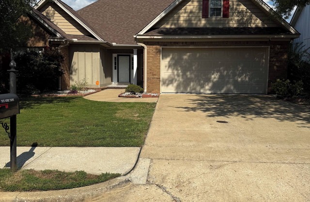 4-bedroom Sports Themed house in beautiful Auburn new furniture and Tiger cave