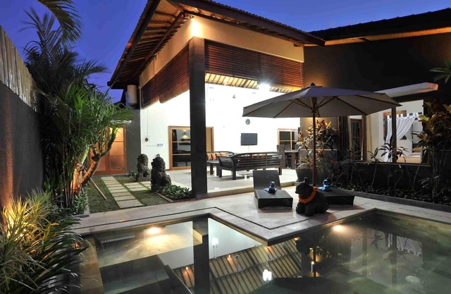 Villa de 4 chambres w / Petit-déjeuner, Seminyak