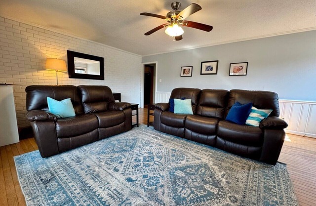 4 Bedroom w/ Heated Pool by Oak Hollow Lake