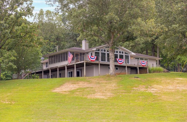 Spacious 4-bedroom waterfront house on Lake Barkley in Eddyville, KY.