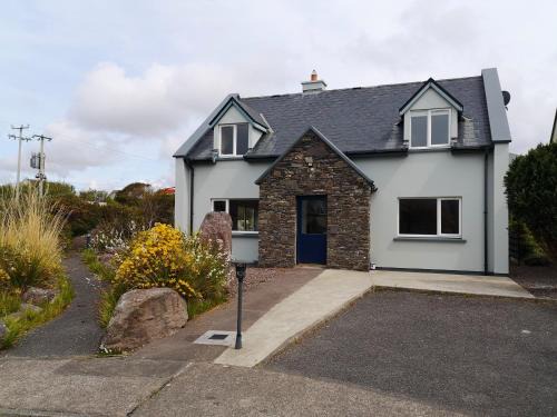 4 bedroomed house in Waterville close to the beach