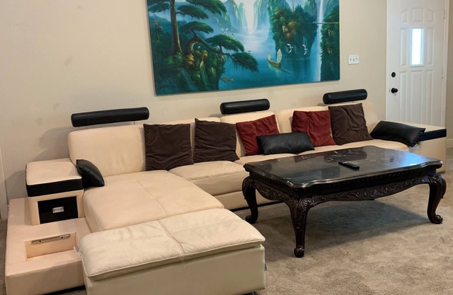 4 bedrooms 2 bathroom with 10 guests city center