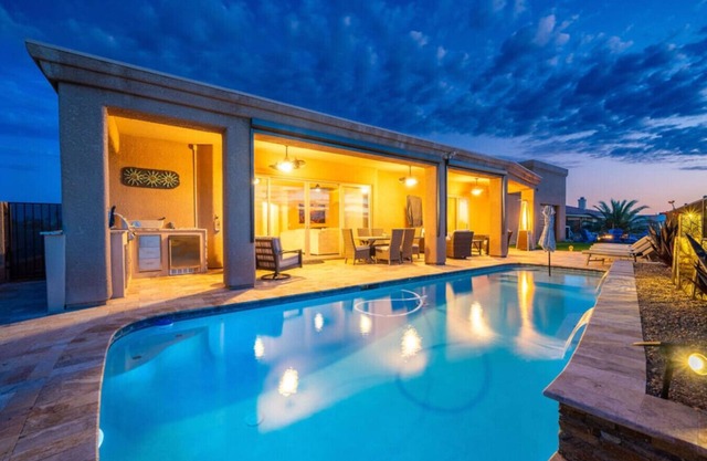 4 Bedrooms 3 Bath Pool BBQ Bar Lake View