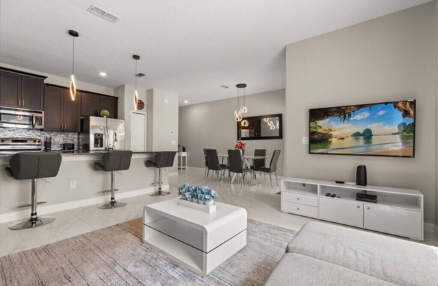 4 Bedrooms/3 Bathrooms/Storey Lake (4792CT)