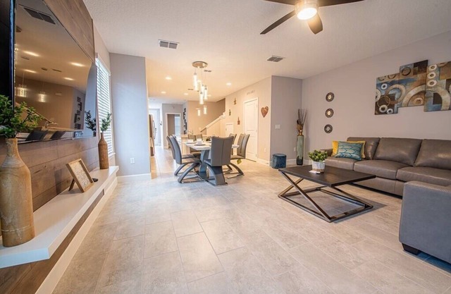 4 Bedrooms, 3 bathrooms Townhouse