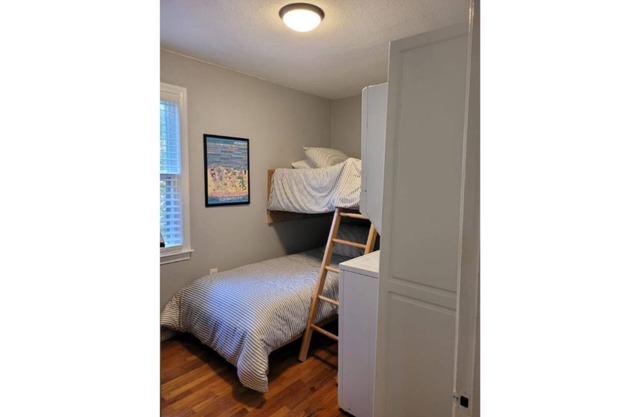 4 bedrooms, Pet Friendly, short walk to Southern Brewing Company.