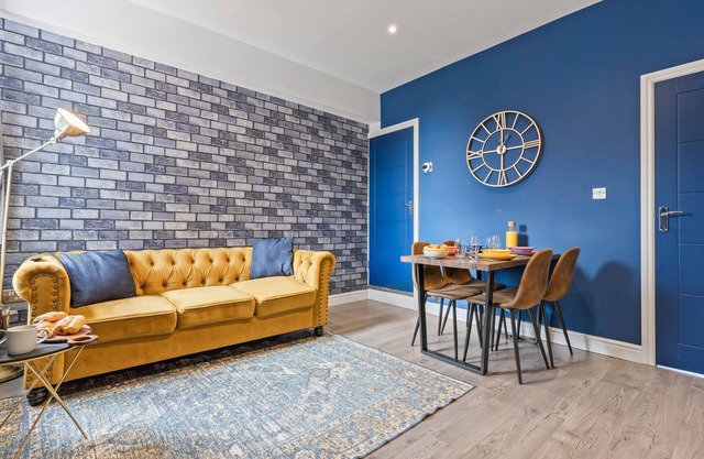 4 Beds | 3 Bath(2-ensuites)| Free Parking | 75Mbps