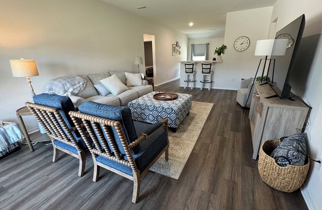 4 Beds and a Bison Just Minutes from Harding University in welcoming Searcy.