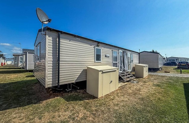 4 berth caravan with unlimited Wi-Fi at Suffolk Sands Holiday Park ref 45022B