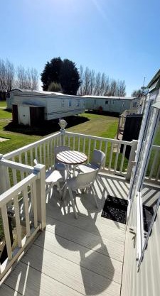 4 Berth Static Caravan Golden Palm Resort with Decking