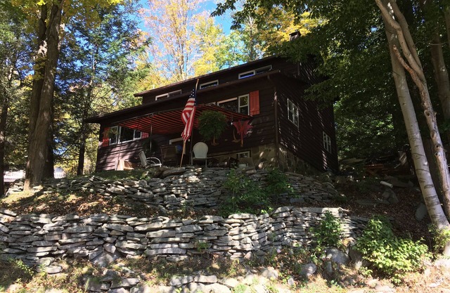 4 br / 2 ba charmeur de vue sur le lac rustique. Nager, bateau (bordereau disponible), pêcher, se détendre !!