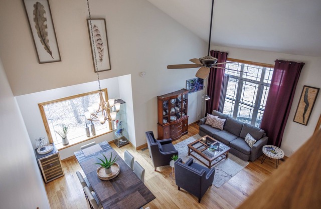 4 BR Home w/ Game Room. 3 Min from WGI & minutes from Wine Trail.