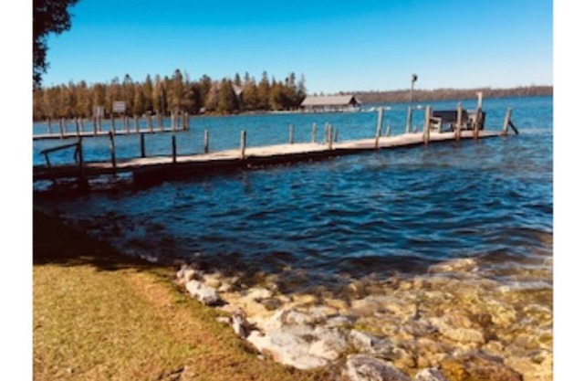 Lake Huron 4 BR Vacation Home, close to Drummond Is. Sault St. Marie; St. Ignace