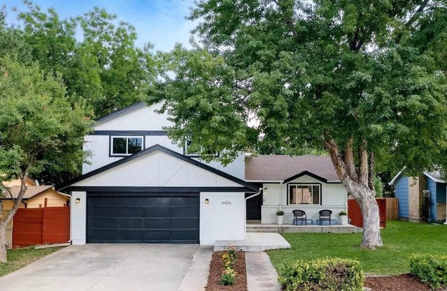 4 BR Modern Home With Pool Table and Fire Pit