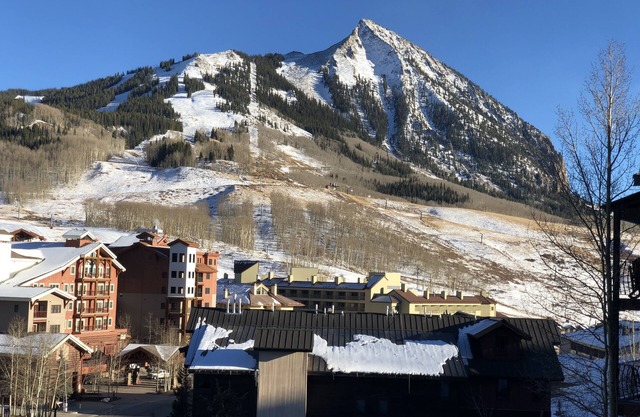 4 BR, dort 9 condo de montagne avec piscine et bain à remous!