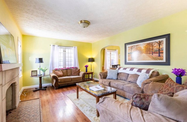 4 BRs+King Bed+Game Room+Broadripple+Bars+Spacious