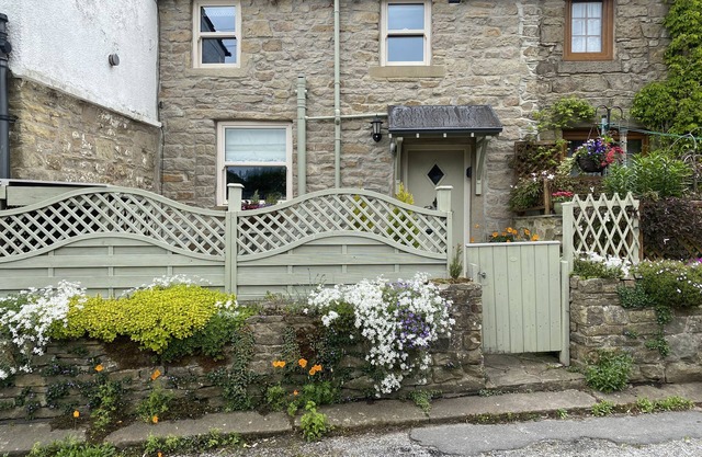 4 Castle View, BARNOLDSWICK