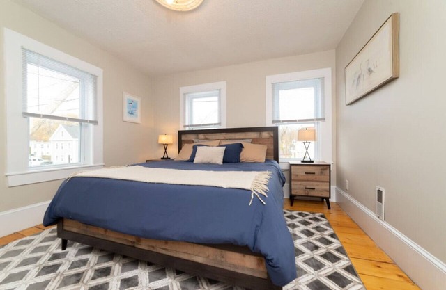 4 Corners At Amesbury Downtown Pet Friendly