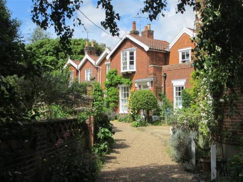 4 Doric Place
