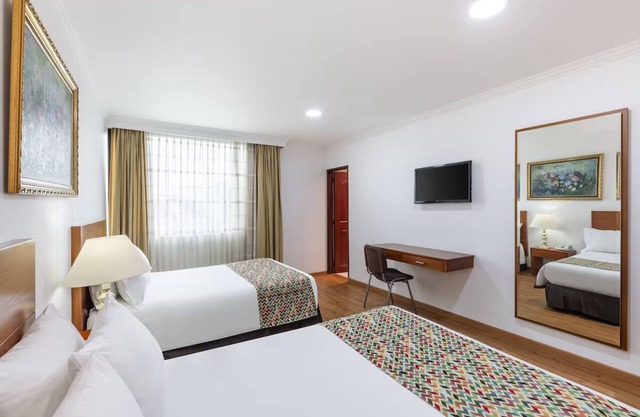 4 Elegant Units! FREE Parking, City Views, Minutes to Parque de la 93