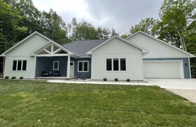 4 Master Suites with Hot Tub that Sleeps 12 in Door County! ~NFL DRAFT READY~