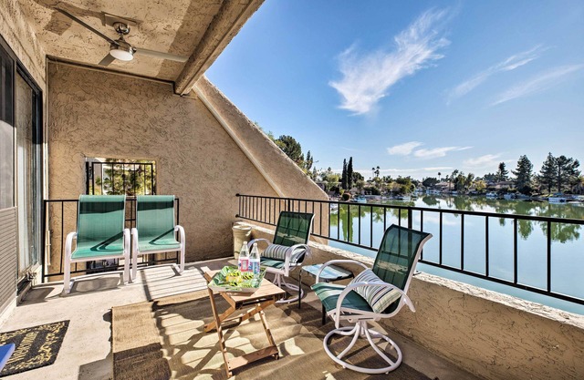 NOUVEAU! Tempe Temptation w / Lake Views ~ 4Mi to ASU