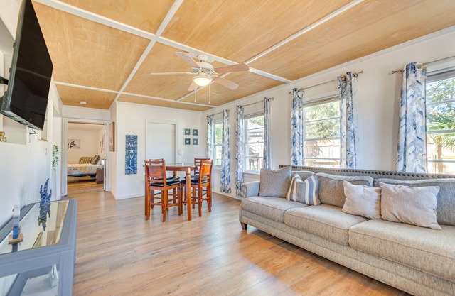 4 Mi to Beach: Spacious Fort Walton Beach Retreat!
