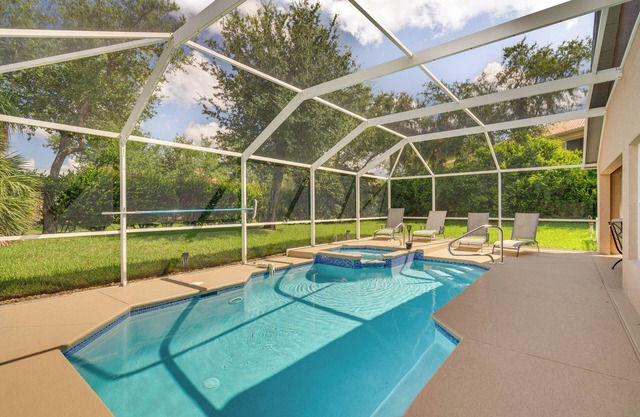 4 Mi to Beaches: Fort Myers Escape w/Patio