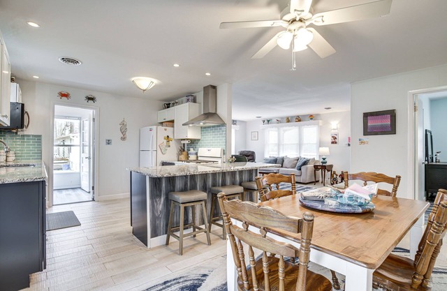 4 Mi to Beaches: Pet-Friendly Berlin Home!