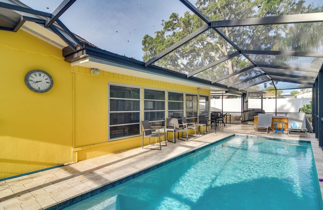 Largo Home w / piscine privée et Spa-4 Miles à la plage!