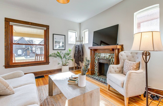 4 Mi to Downtown Denver: Washington Park Hideaway!