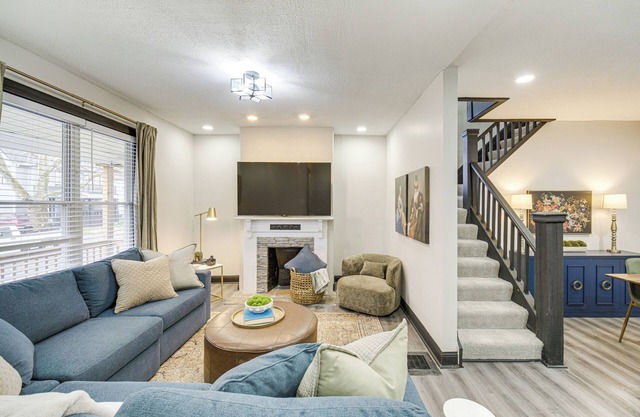 4 Mi to Dtwn: Modern Retreat w/ Yard in Cleveland