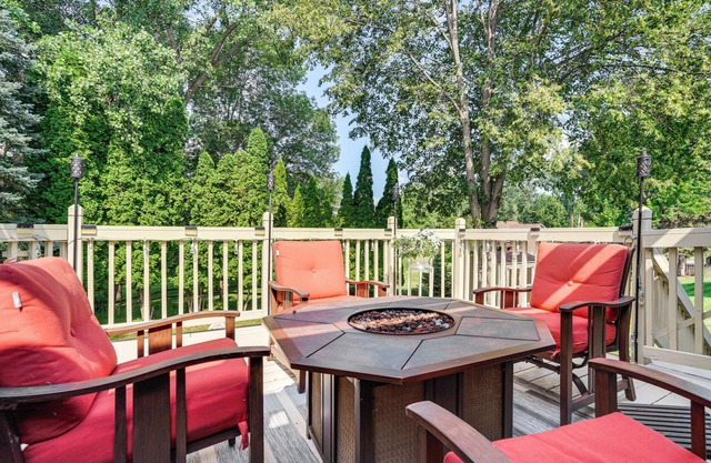 4 Mi to Dtwn: White Bear Lake Home w/ Large Yard