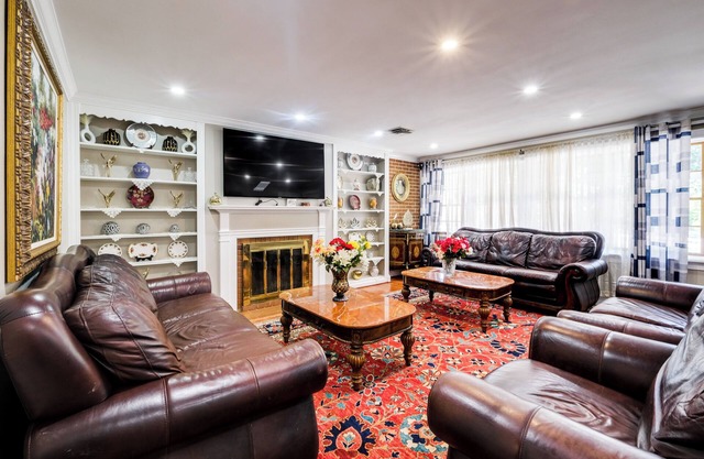 4 Mi to Nat'l Harbor: Spacious Gem in Maryland!