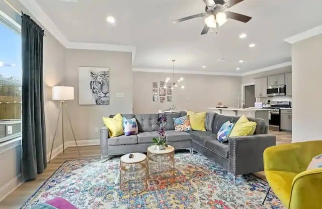 4 miles from LSU - Luxurious, Comfortable 3b/2.5ba