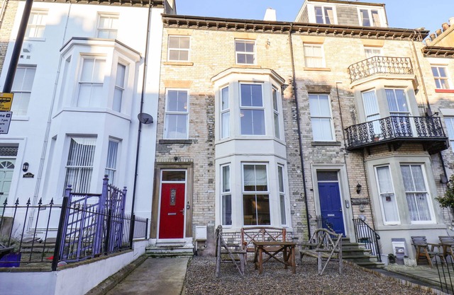 4 NORMANBY TERRACE, pet friendly, character holiday cottage in Whitby
