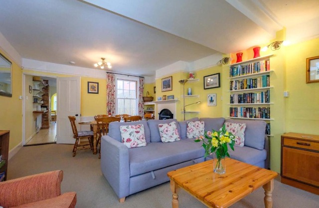 4 Old Homes, Thorpeness - Only a stones throw from the beach - Aldeburgh Coastal Cottages