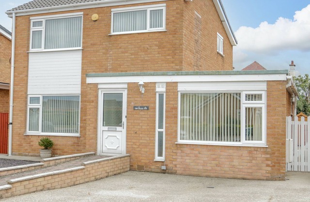 4 Penrhyn Beach East, PENRHYN BAY
