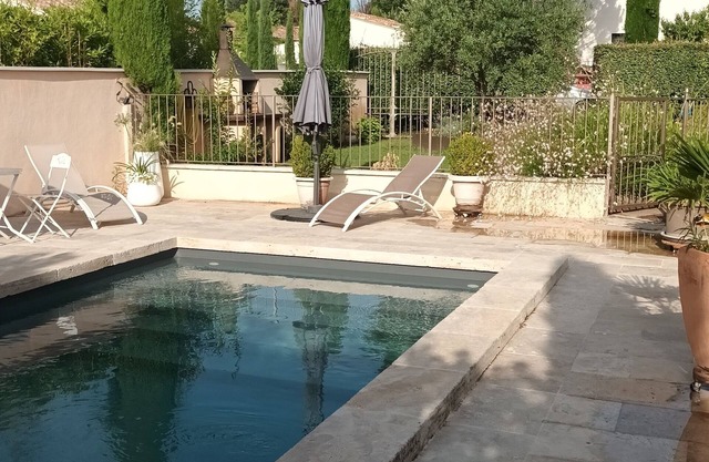 Gîte 4 personnes en Provence avec piscine