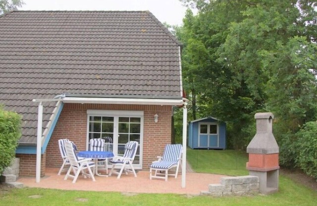 4 person vacation home Silbermoewe Anna, with fenced garden in Otterndorf