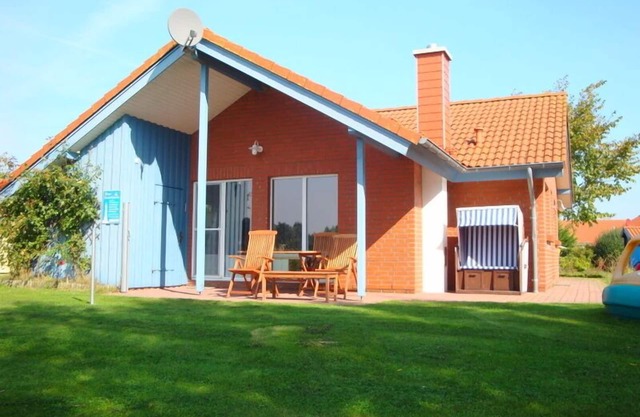 4 person vacation home in 1st row to the lake, canoe and stove in Otterndorf