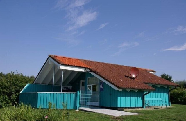 4 person vacation home in 1st row to the lake, canoe and sauna in Otterndorf