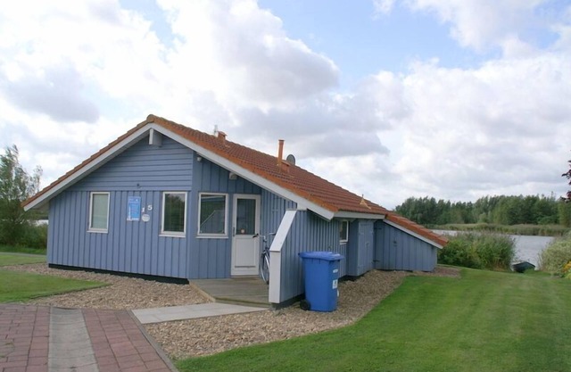 4 person vacation home in 1st row to the lake, canoe and stove in Otterndorf