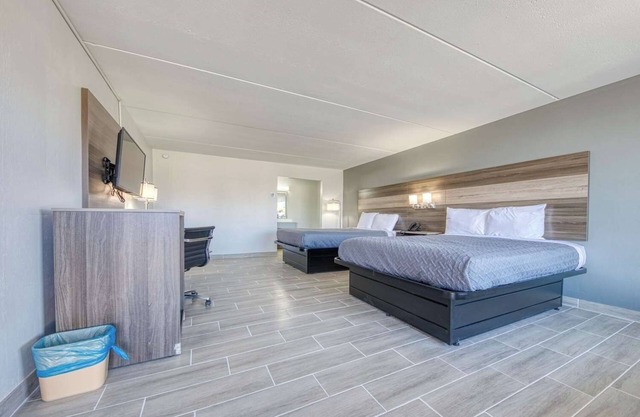 4 Relaxing Rooms w/ Pool, Free Breakfast, Near Cumberland Falls & Local Trails