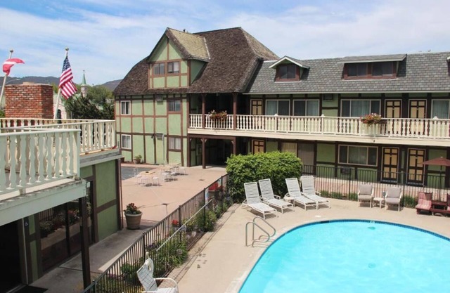 4 Relaxing Units Perfect for Groups, Pool, Quick Drive to Santa Ynez River