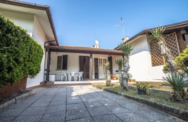 Villa avec 4 chambres, entourée de nature, à 350 mètres de la plage pour 8 personnes