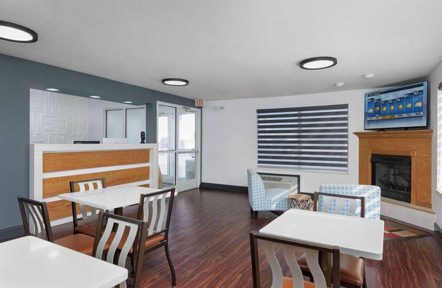 4 Separate Hotel Bedrooms with 2 Queen Beds in each room with attached bathroom