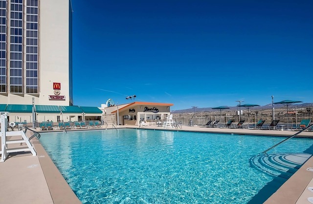 4 Spacious Units for Large Groups, Casino, Pool, Restaurants, Game Rooms!